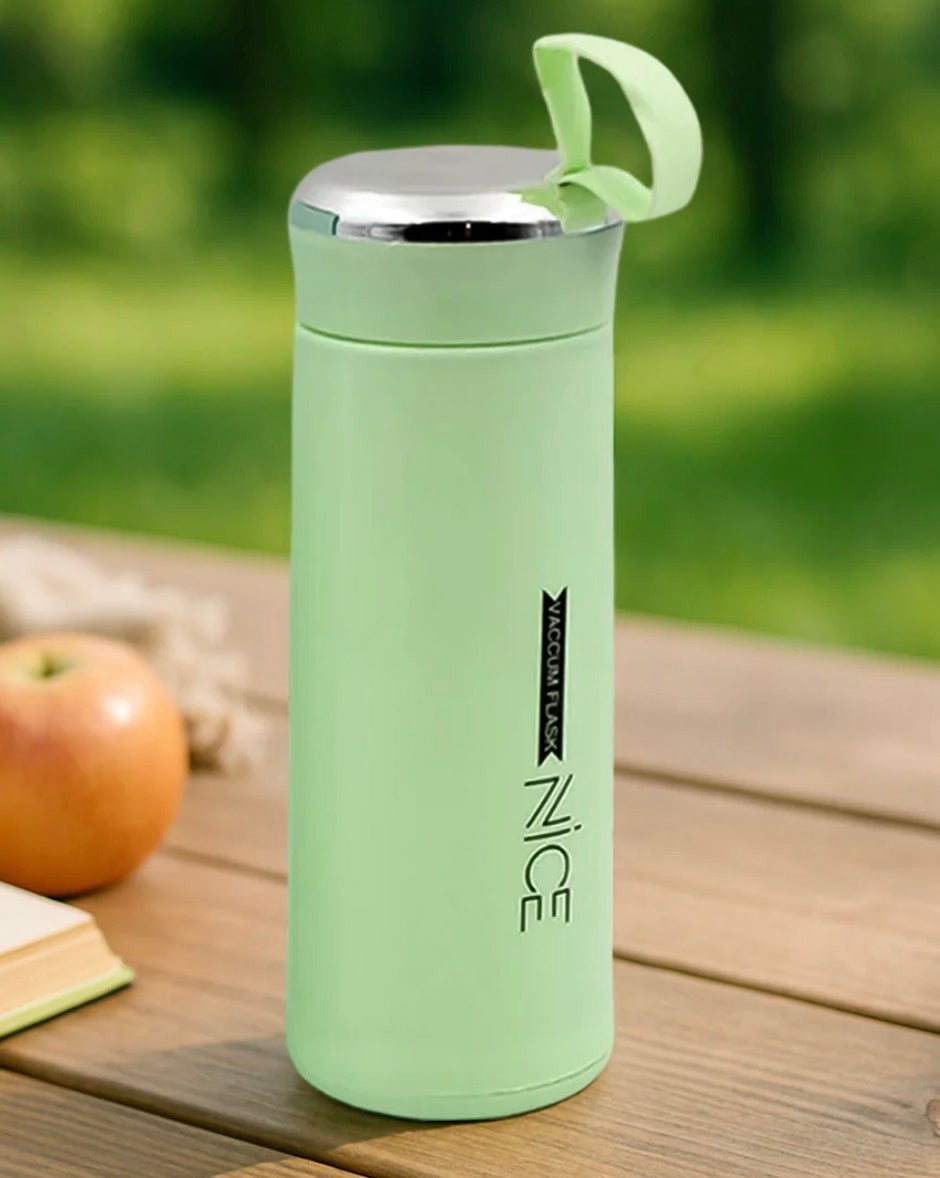 LuxeLookss Vacuum Flask Water Bottle – Leak-Resistant Travel Bottle